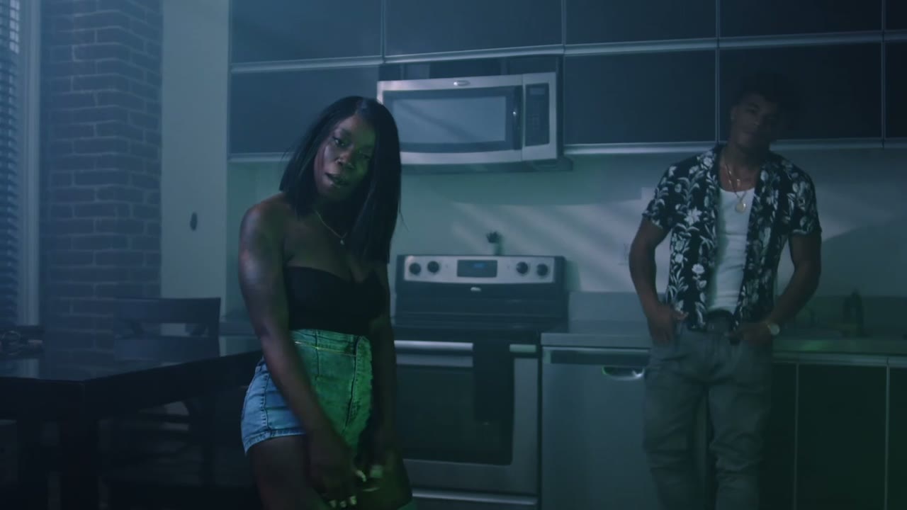 Still from Kalia Klynae - Paranoid