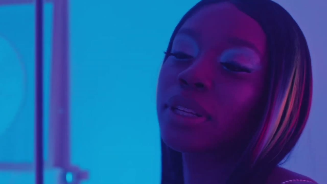 Still from Kalia Klynae - Paranoid